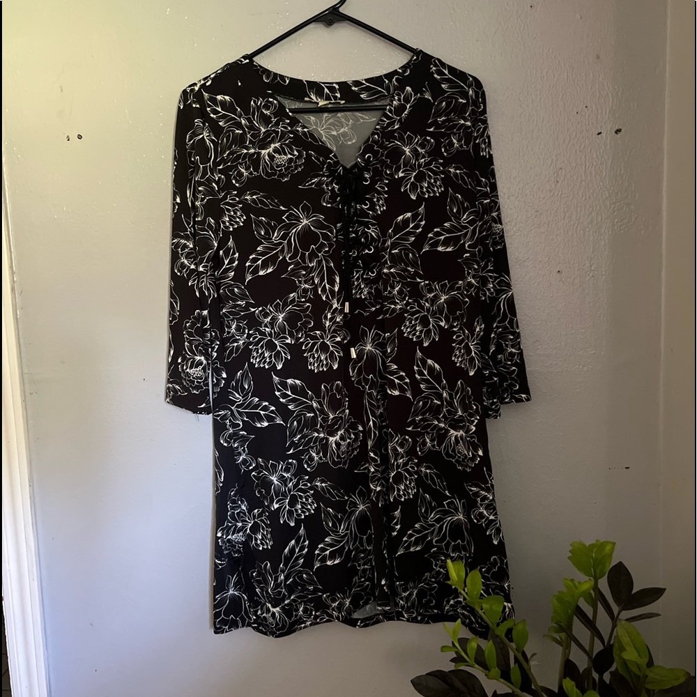 Sandiva Black and white floral dress Size S